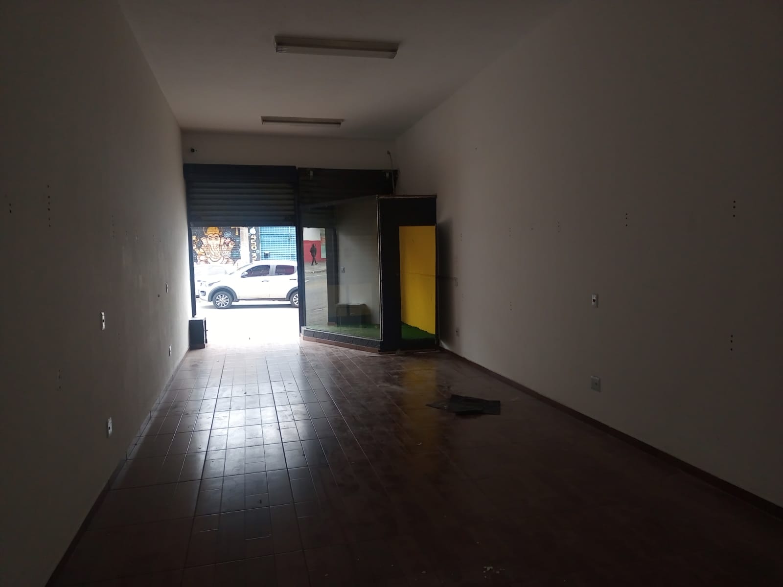 VILA ASSIS - MAUÁ - SP - Salão Comercial - banheiro interno - cozinha - Água e Luz separada - VALOR R$ 2.200,00 + IPTU