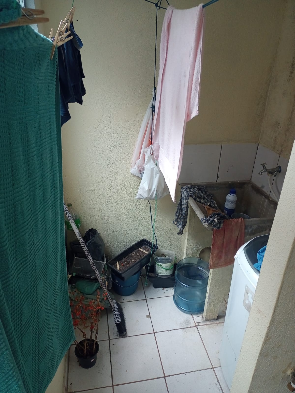 JARDIM PARANAVAI - MAUÁ - SP - 04 Cômodos - Banheiro - Lavanderia - VALOR R$ 160.000,00