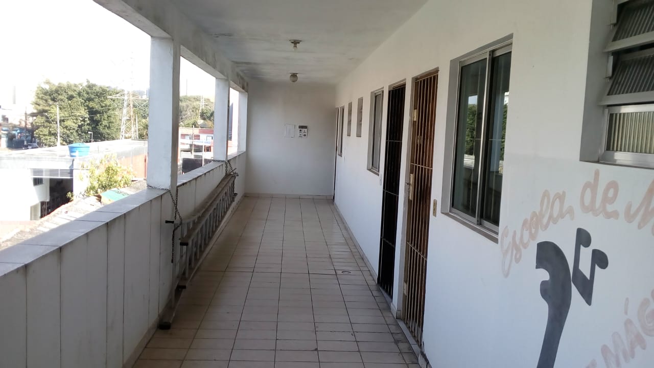 VILA ASSIS - MAUÁ - SP - Sala Comercial - Banheiro interno - Água e Luz Separada - VALOR R$ 950,00 + IPTU