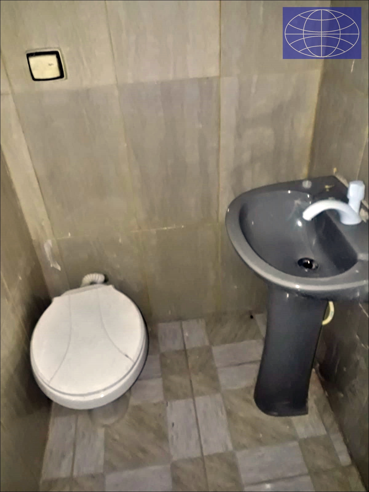 AVENIDA: BARÃO DE MAUÁ, Nº 2072 - MAUÁ - SALÃO COMERCIAL - BANHEIRO - ÁGUA E LUZ SEPARADA - VALOR R$ 1.100,000