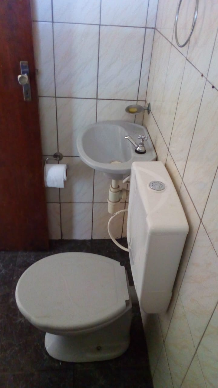 VILA ASSIS - MAUÁ - SP - Sala Comercial - Banheiro interno - Água e Luz Separada - VALOR R$ 950,00 + IPTU