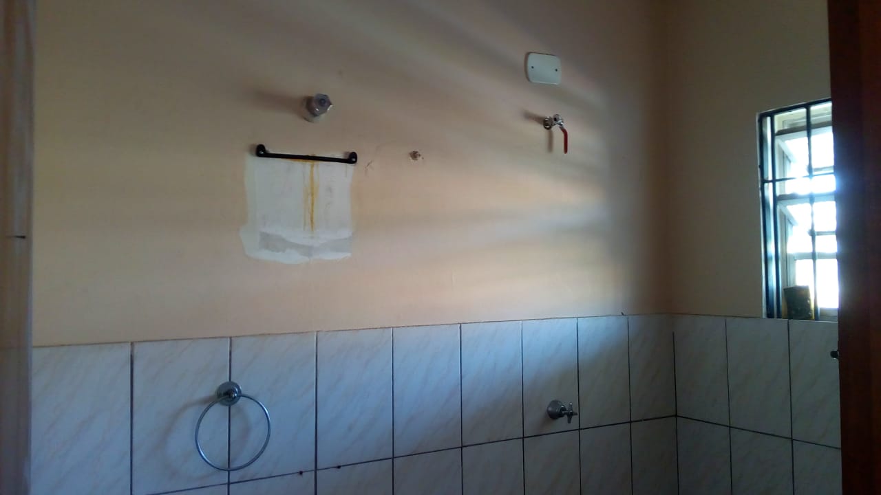 VILA ASSIS - MAUÁ - SP - Sala Comercial - Banheiro interno - Água e Luz Separada - VALOR R$ 950,00 + IPTU